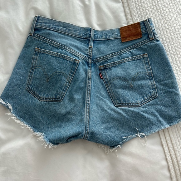 Levi’s 501 Jean Shorts - Picture 2 of 10